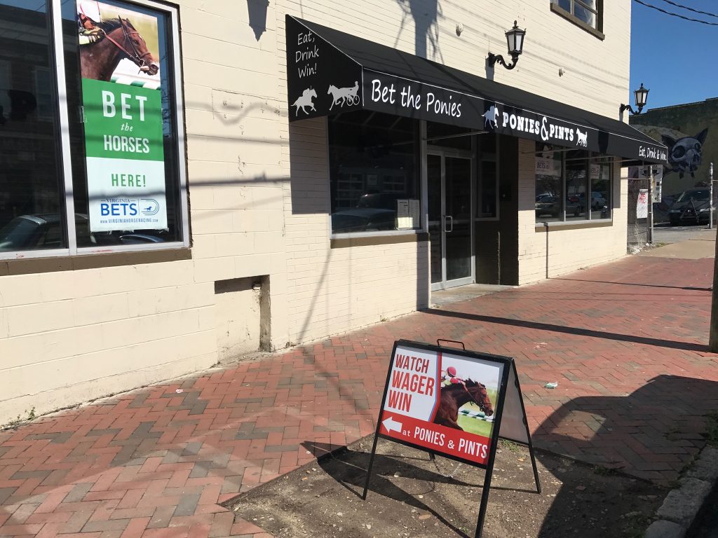 There will be a free handicapping seminar Saturday April 8th at 11 AM at the Ponies & Pints OTB at 110 N. 18th Street in downtown Richmond.